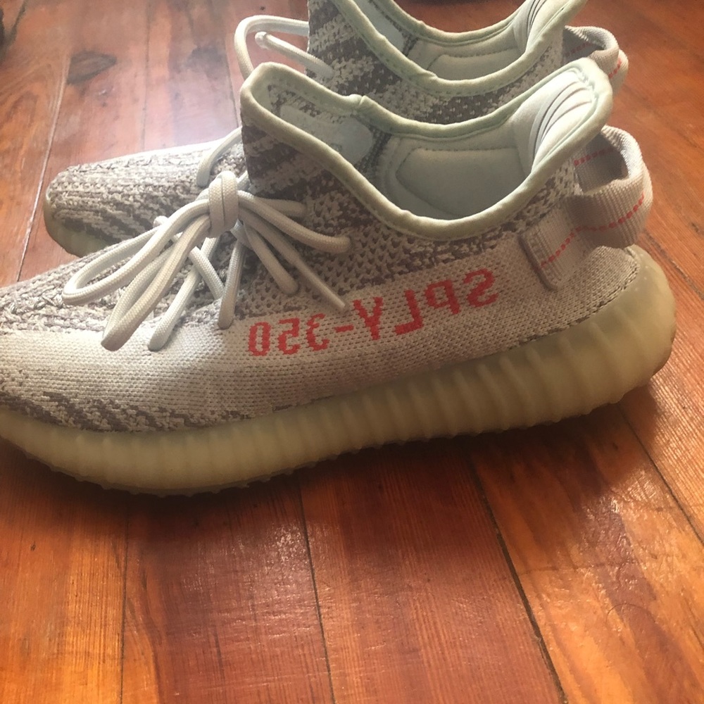 Blue tints.